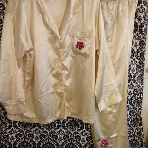 Womens pajamas